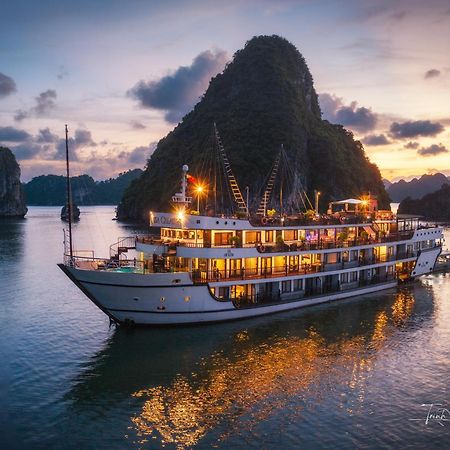 Готель Alisa Premier Cruise Халонг Екстер'єр фото